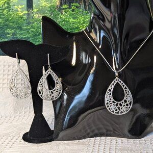 SET ADORABLE Cubic Zirconias Pendant Necklace and Earrings 925